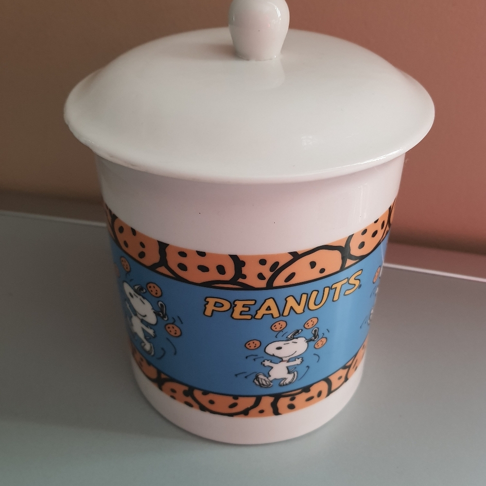 Snoopy Peanuts jar
